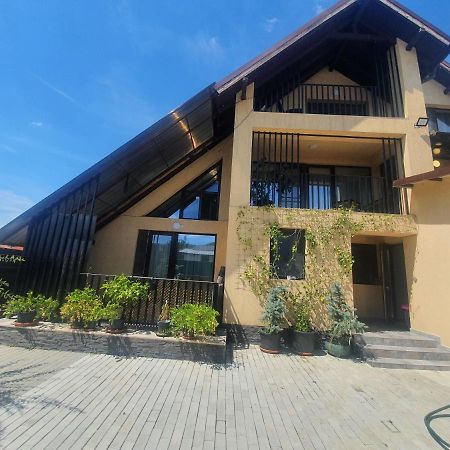 Pensiunea Four Seasons Curtea de Argeş Extérieur photo
