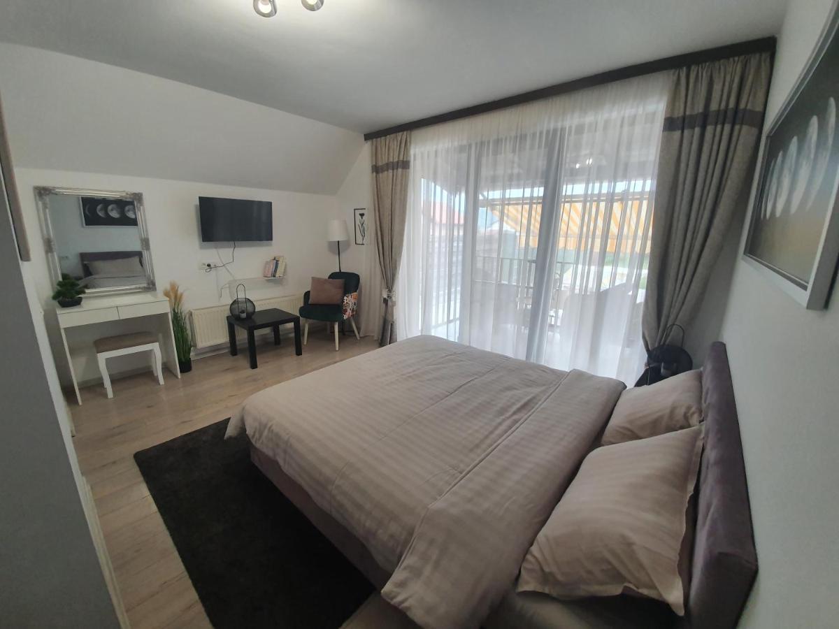 Pensiunea Four Seasons Curtea de Argeş Extérieur photo