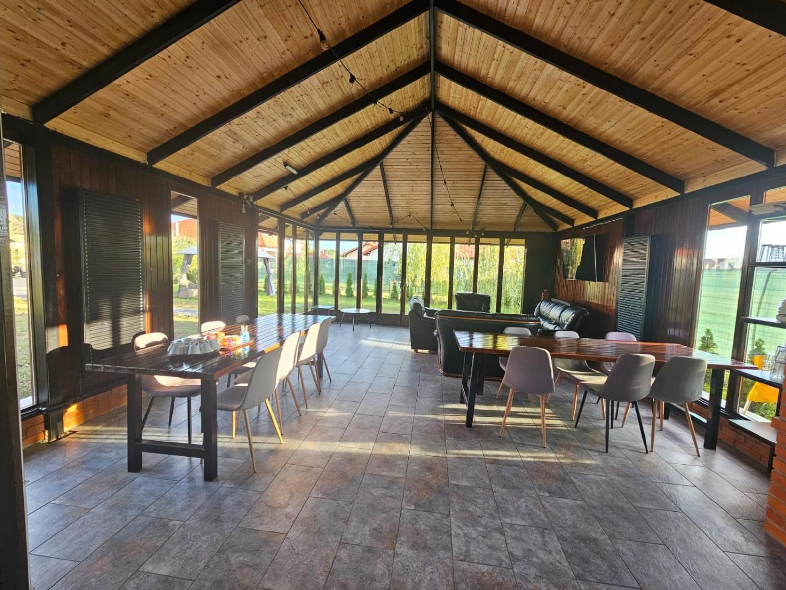 Pensiunea Four Seasons Curtea de Argeş Extérieur photo